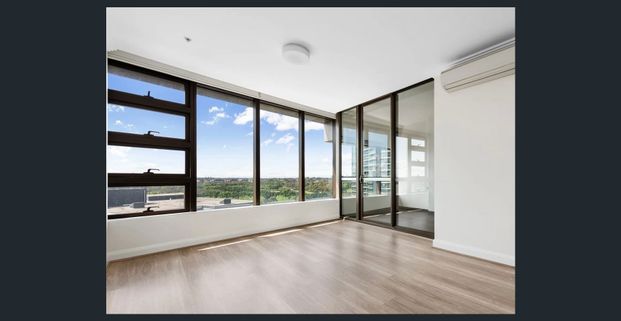 1 Bedroom Apartment with study in Stunning City & Park Views - Photo 1