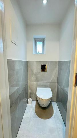 3 bedroom flat to rent - Photo 4