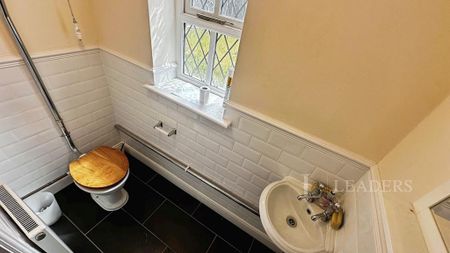 1 bedroom in a house share to rent - Photo 3