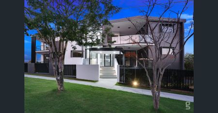 Modern & Convenient - Walk to Indooroopilly Shopping Centre! - Photo 5