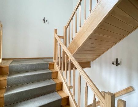 Wohnen über den Dächern von Lößnitz! 3-Raum-Maisonette-Wohnung am Markt - Photo 1