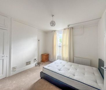 3 bedroom flat to rent - Photo 6