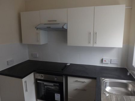 2 bedroom flat to rent - Photo 4