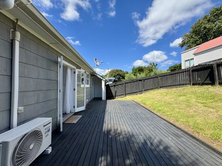 11 McCulloch Road, Panmure, Auckland - Photo 3