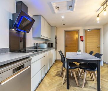 5 bedroom flat to rent - Photo 1