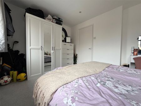 Ascot Court, Aldershot, Hampshire, GU11 - Photo 3