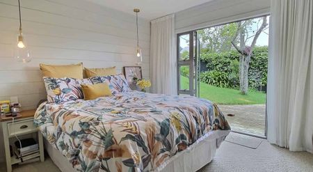 Charming Devonport Villa with Garden - Photo 2