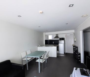 Spacious 2 Bedroom with Balcony - Photo 1