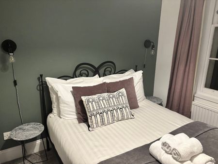 2 Bed Flat, Portland Place, BN2 - Photo 3