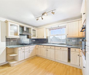 4 bedroom House in Hitherhooks Hill, Bracknell - Photo 5