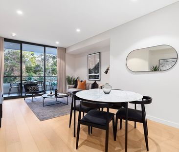 Effortless luxury in a picture perfect, convenient setting - Photo 2