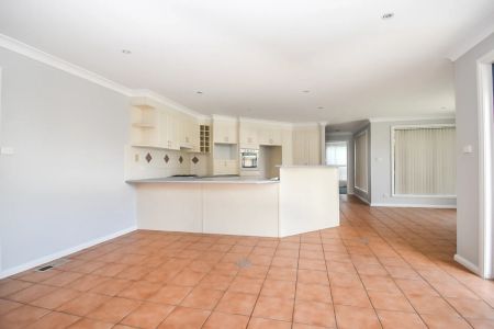 13 Stratford Close, Orange. - Photo 5