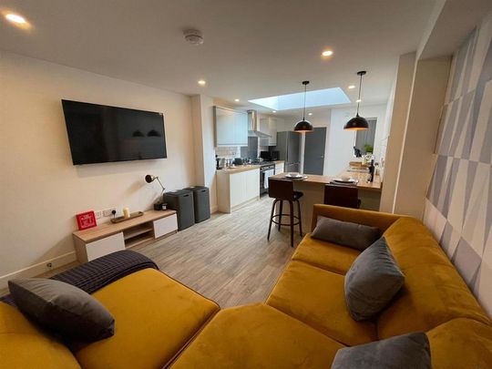 5 bedroom terraced house to rent - Photo 1