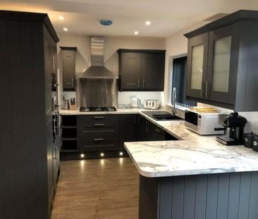 Holcroft Road, Kingswinford - Photo 1