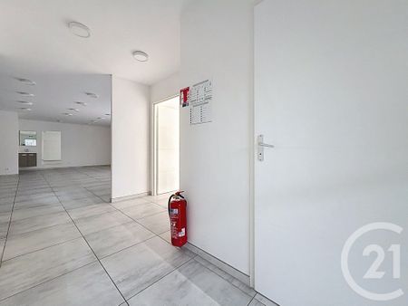 Location Appartement 3 pièces 99m² LA CHAPELLE ST LUC 10600 - Photo 5