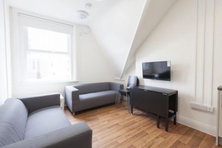 To Rent Holdenhurst Road, Lansdowne, Bournemouth, BH8 £2,250 pcm Tenancy Info - Photo 2