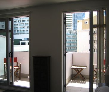 Auckland Apartment With Twin Balconies - Photo 2