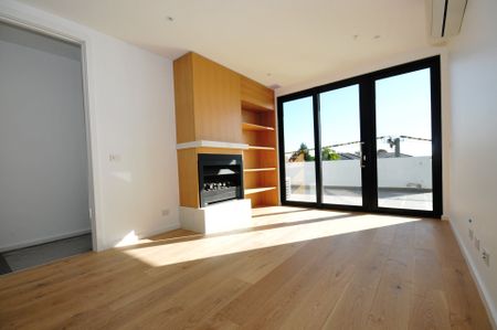 Entertainer’s Delight in Ideal Location - Photo 4