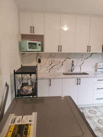 For Lease - 137A MARKHAM Street Unit# 2nd FL Two BRs, Toronto, Ontario - Photo 4