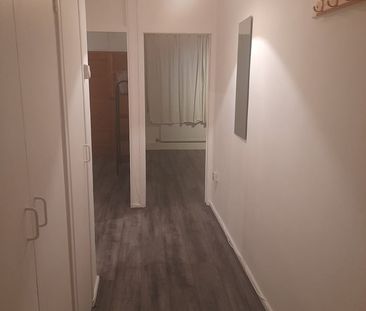 1 Bed Flat, Thring House, SW9 - Photo 2