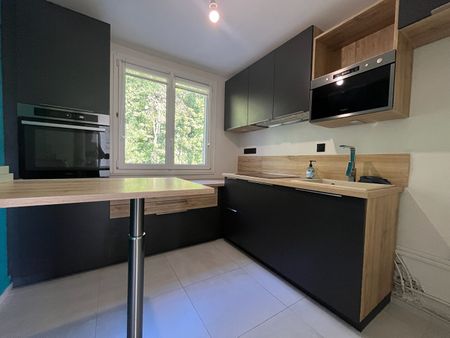 Location Appartement 4 pièces 77m² CALUIRE ET CUIRE 69300 - Photo 4