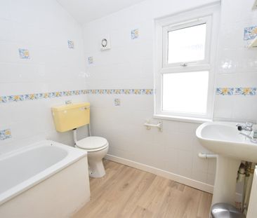 2 bed flat to rent in Amesbury Road, Roath, CF23 - Photo 2