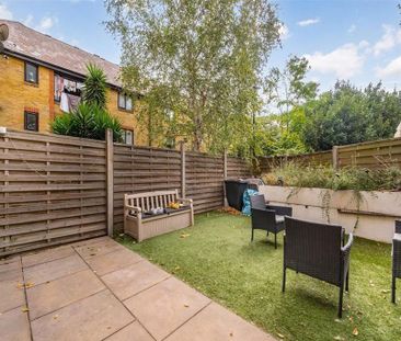 4 bedroom semi-detached house to rent - Photo 5