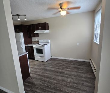 Modern 2-Bedroom End Unit in Downtown Red Deer - Photo 6