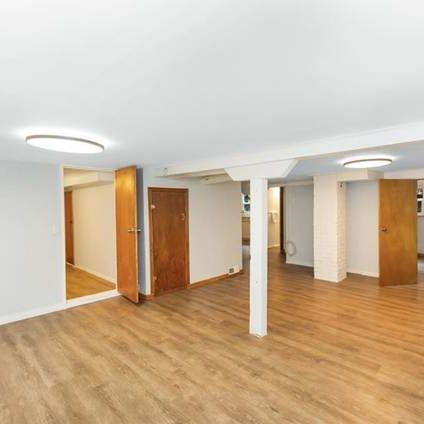 Newly renovated 2 bedroom basement suite. Pets welcome! - Photo 3