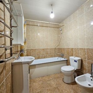 Apartament de inchirat in zona Tractorul - Photo 3