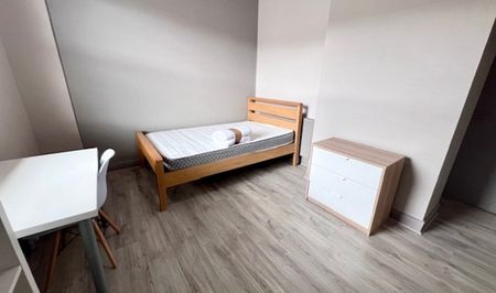 Modern 5 Bed 2 Bath property 5 Minutes from the City Centre! - Photo 3