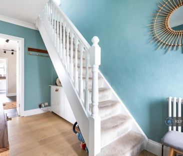 4 bedroom semi-detached house to rent - Photo 3