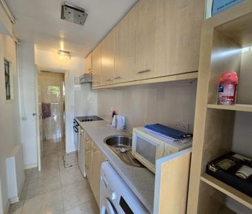 Studio Flat, Finchley Lane, NW4 - Photo 1