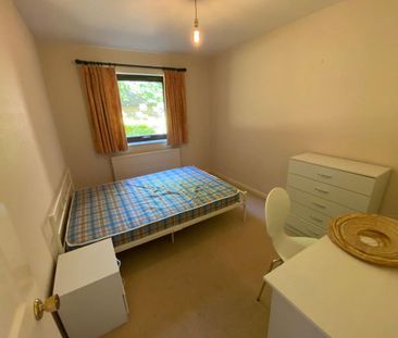 3 bedroom flat to rent - Photo 3