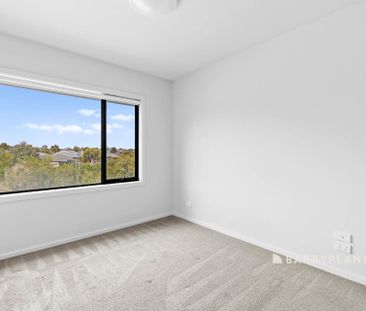 Charming Modern Living in a Peaceful Pocket. - Photo 3