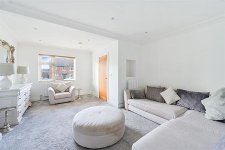 To Let 3 Bed House - Semi-Detached - Photo 3