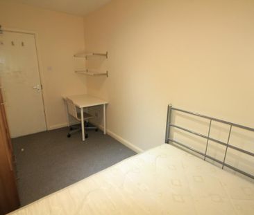 6 bedroom townhouse to rent - Photo 2