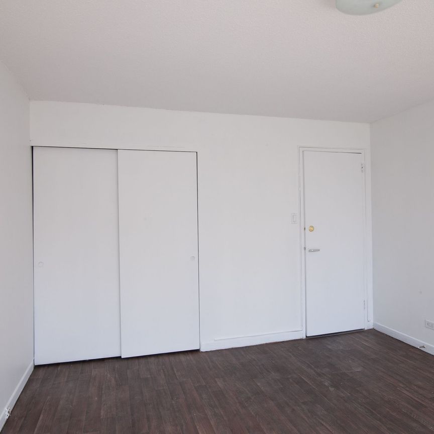 1975 Maisonneuve Blvd West - Photo 1