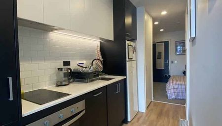 Super convenient location - Photo 2