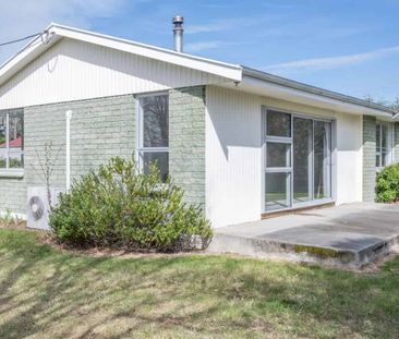 Fully Refurbished 3-Bedroom Rural Home - Log Burner, Views & Space - Photo 5