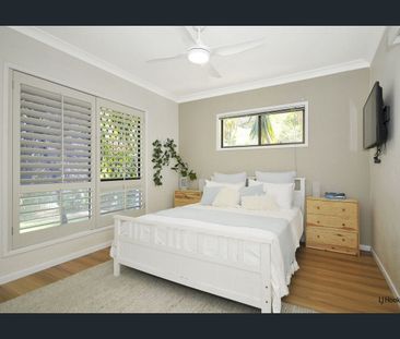 THREE BEDROOM FULLY FURNISHED HOME WITH POOL IN QUIET CUL DE SAC - Photo 1