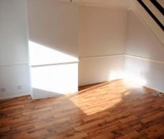 3 Bedroom Semi-Detached House For Rent - Photo 5