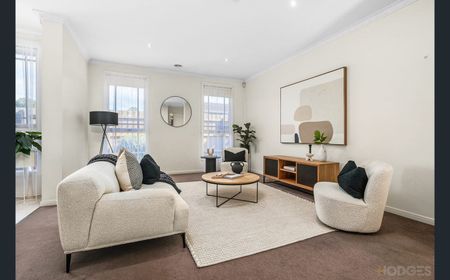 GREAT SIZED HOME | IDEAL LOCATION | STYLE AND COMFORT - Photo 2