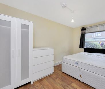 4 bedroom terraced house to rent - Photo 3