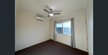 Highset Ceilings and Open Plan Living - Welcome to 34 Whitehaven Drive, Blacks Beach - Photo 4