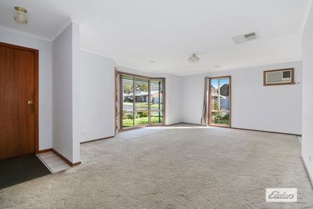 Charming 3-Bedroom Home in a Quiet, Family-Friendly Neighbourhood - Photo 2