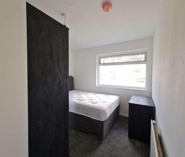 Meredene, Basildon, SS14 - Photo 2