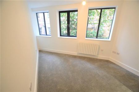 2 bedroom flat to rent - Photo 3