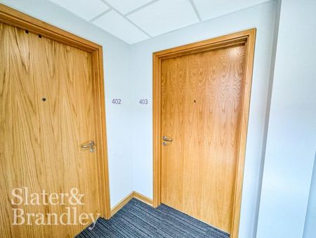 Studio to rent - Photo 5