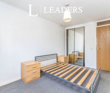 1 bedroom apartment to rent Commodore Court, Captains Place, Southa... - Photo 5